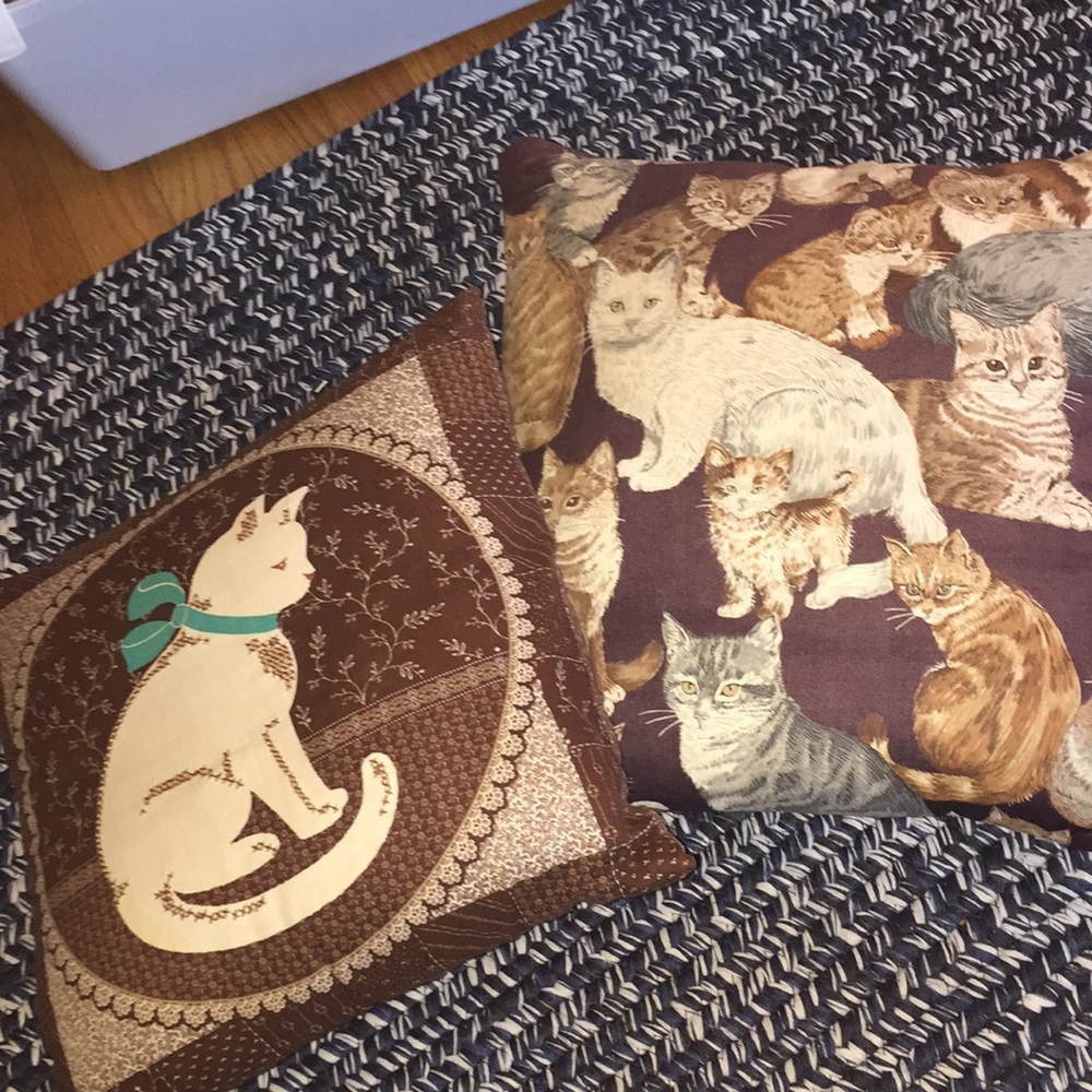 2 vintage cat pillows